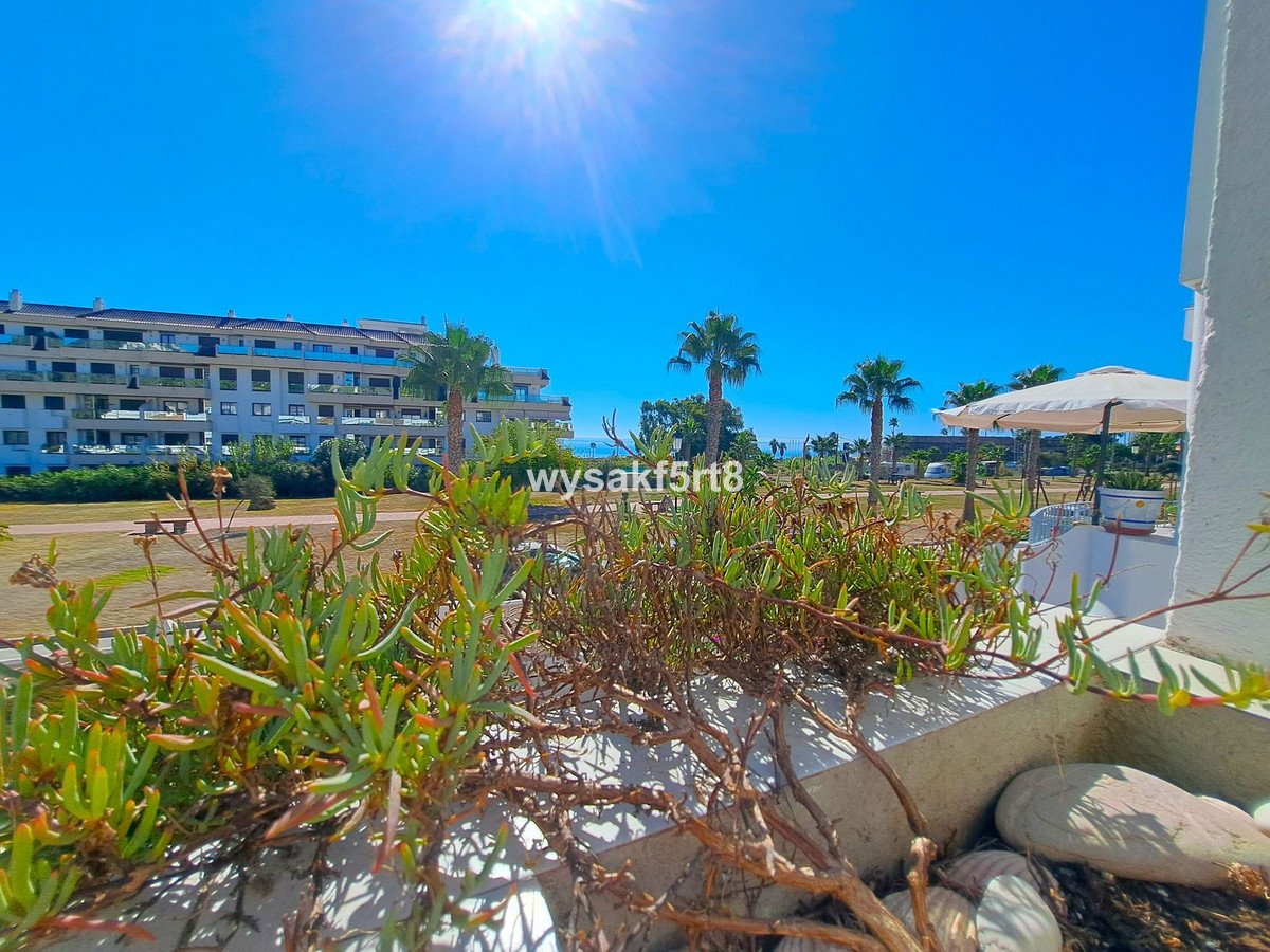 2 Bed شقة في الطابق الأوسط in La Duquesa في La Duquesa, شقة