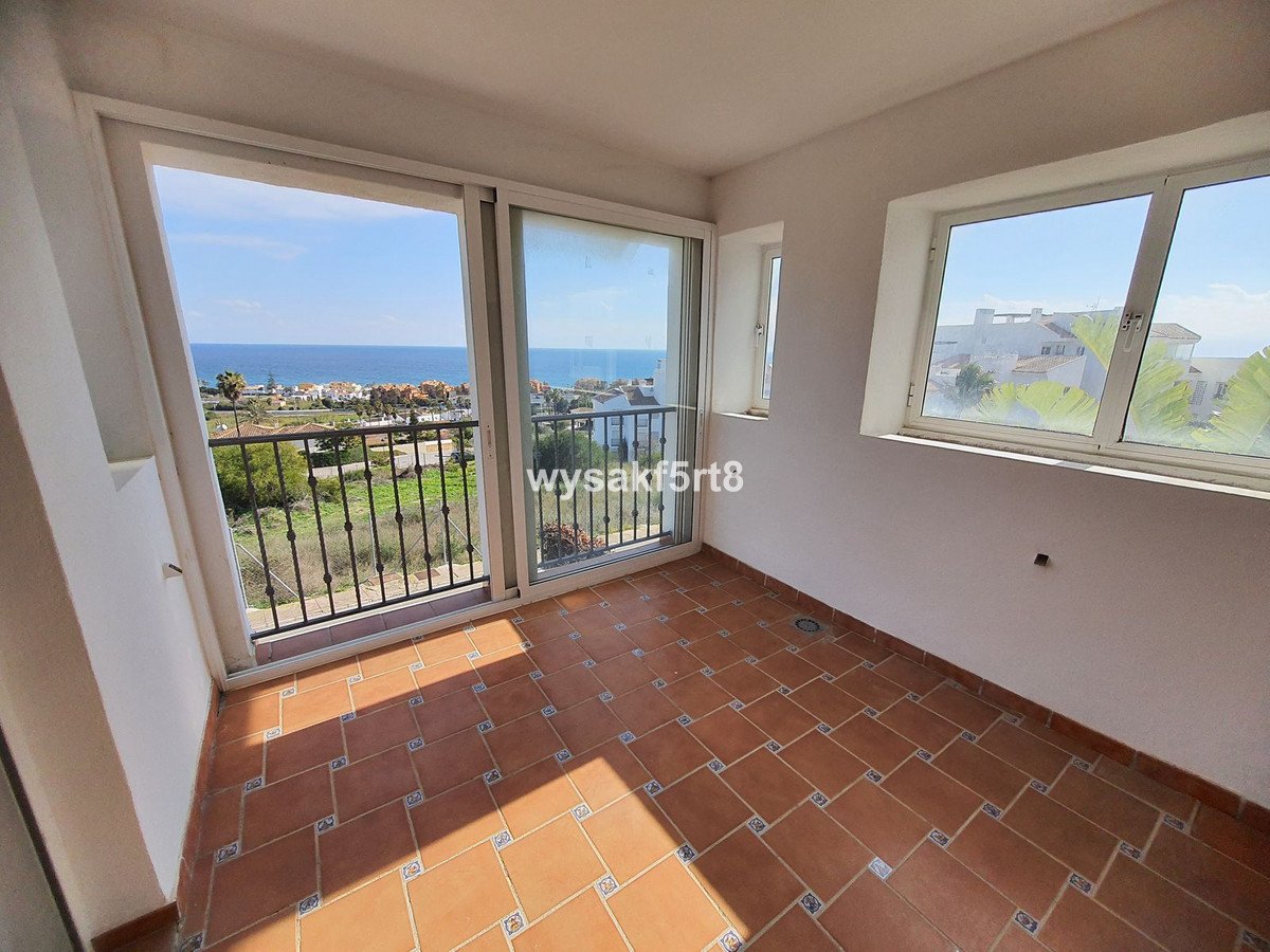 2 Bed شقة في الطابق الأوسط in La Duquesa في La Duquesa, شقة