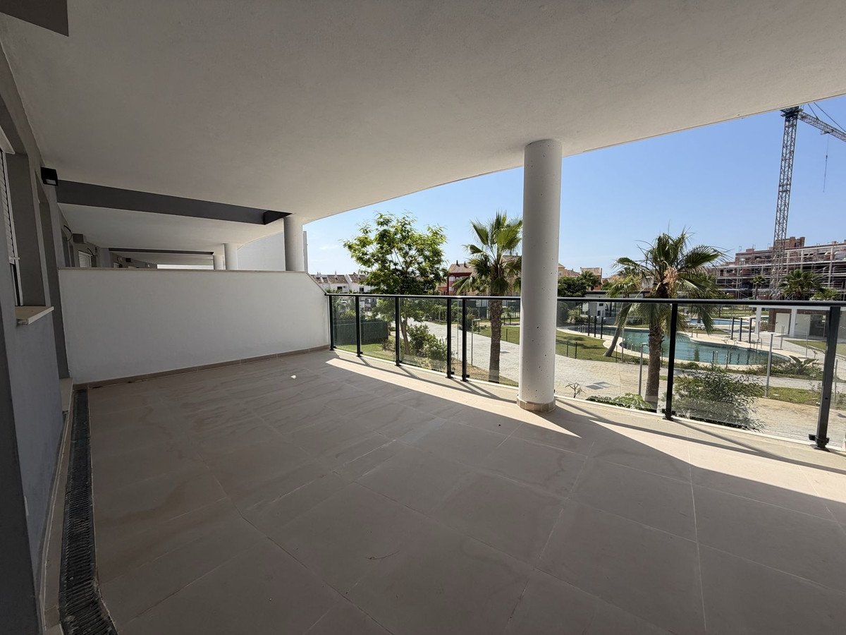 2 Bed Middle Floor Apartment in La Duquesa in La Duquesa, Apartment