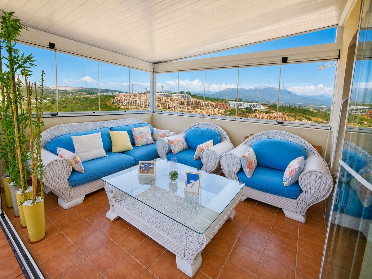2 Bed Middle Floor Apartment in La Duquesa in La Duquesa, Apartment