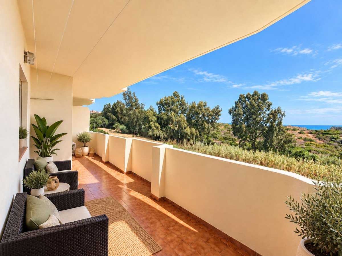 2 Bed Middle Floor Apartment in La Duquesa in La Duquesa, Apartment