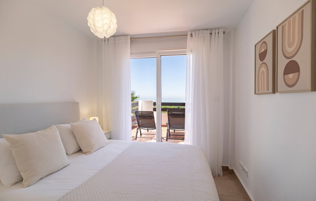 2 Bed شقة في الطابق الأوسط in La Duquesa في La Duquesa, شقة