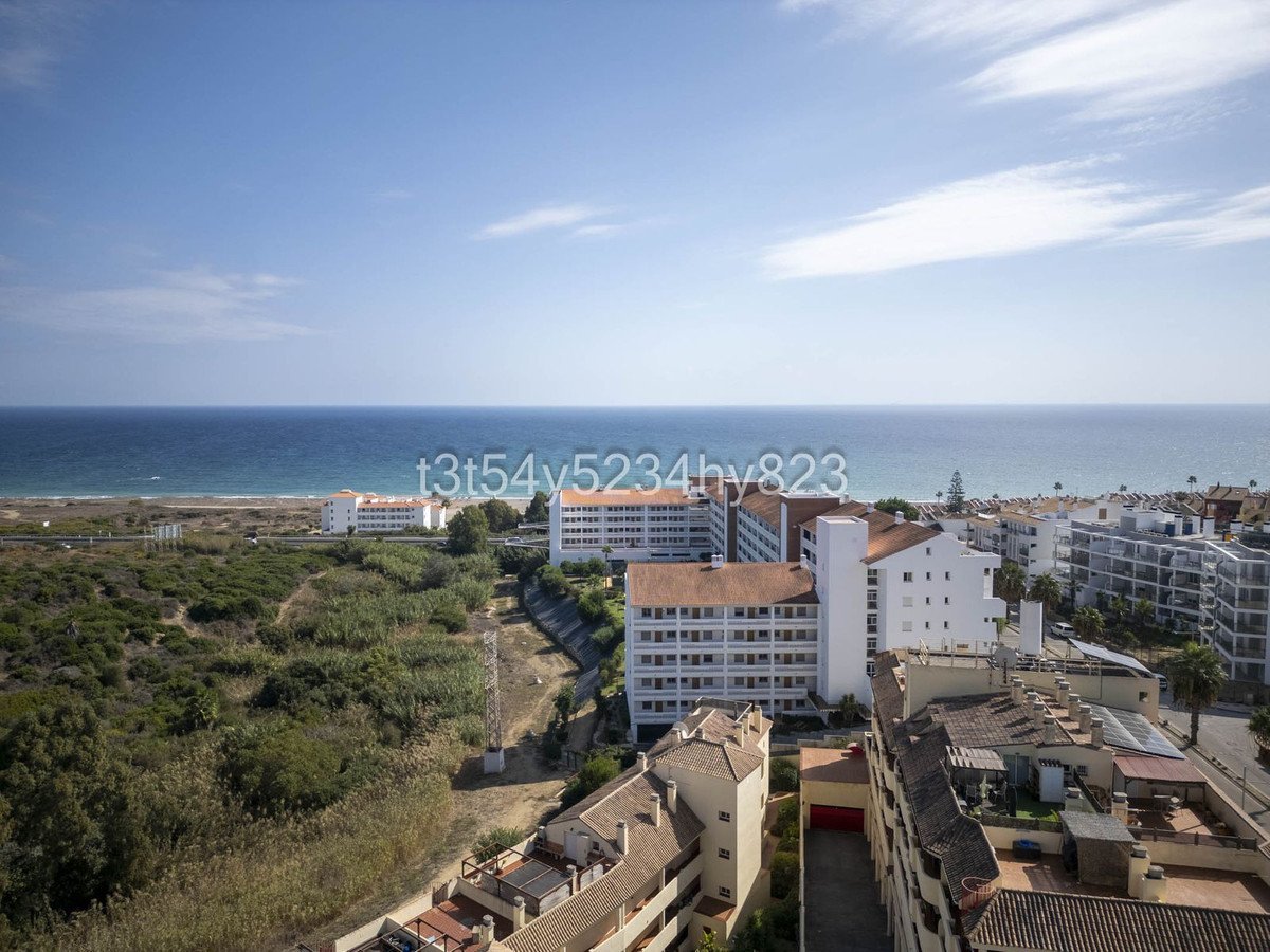 2 Bed Middle Floor Apartment in La Duquesa