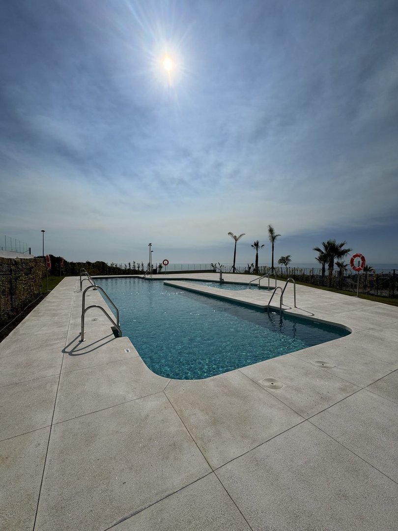 2 Bed Middle Floor Apartment in La Duquesa in La Duquesa, Apartment