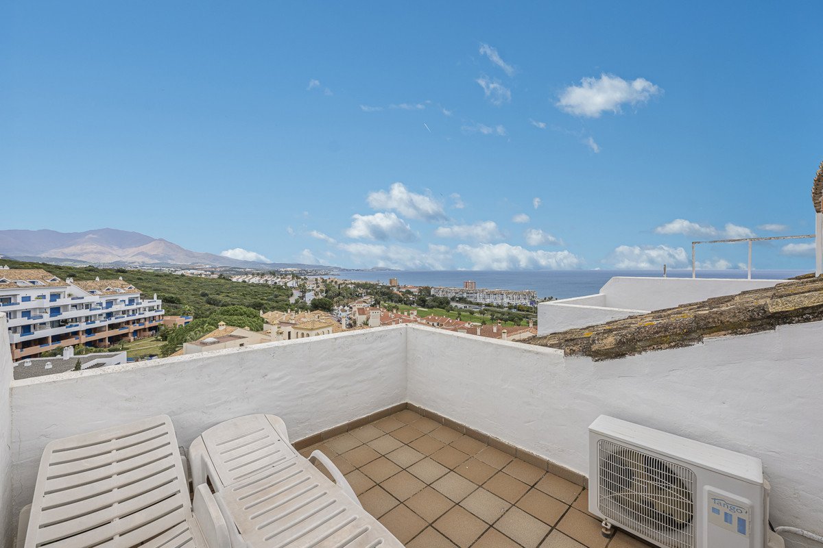 2 Bed Duplex in La Duquesa in La Duquesa, Duplex