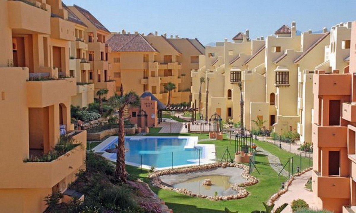 3 Bed شقة في الطابق الأرضي in La Duquesa في La Duquesa, شقة