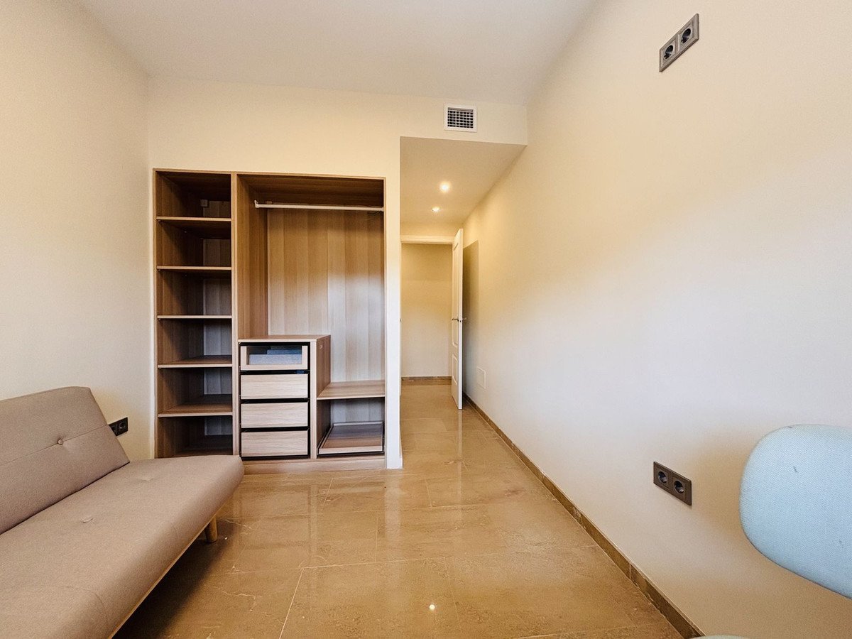 3 Bed Begane Grond Appartement in La Duquesa in La Duquesa, 