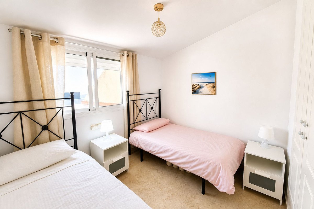 2 Bed شقة في الطابق الأوسط in La Duquesa في La Duquesa, شقة