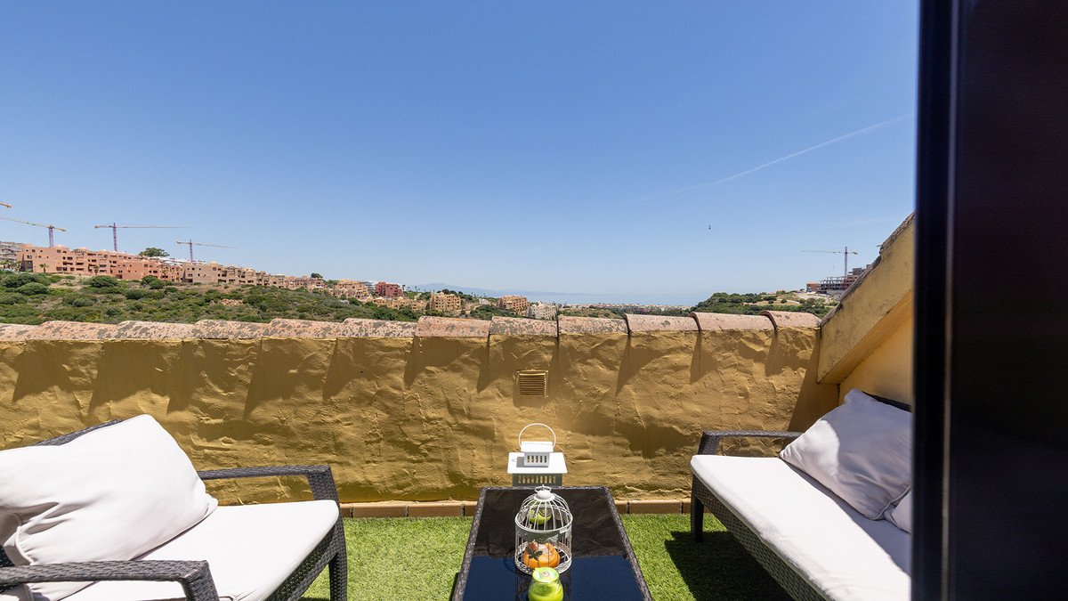 2 Bed Penthouse in La Duquesa in La Duquesa, Penthouse