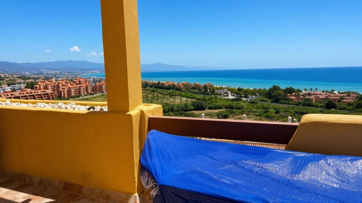 2 Bed Penthouse in La Duquesa in La Duquesa, Penthouse