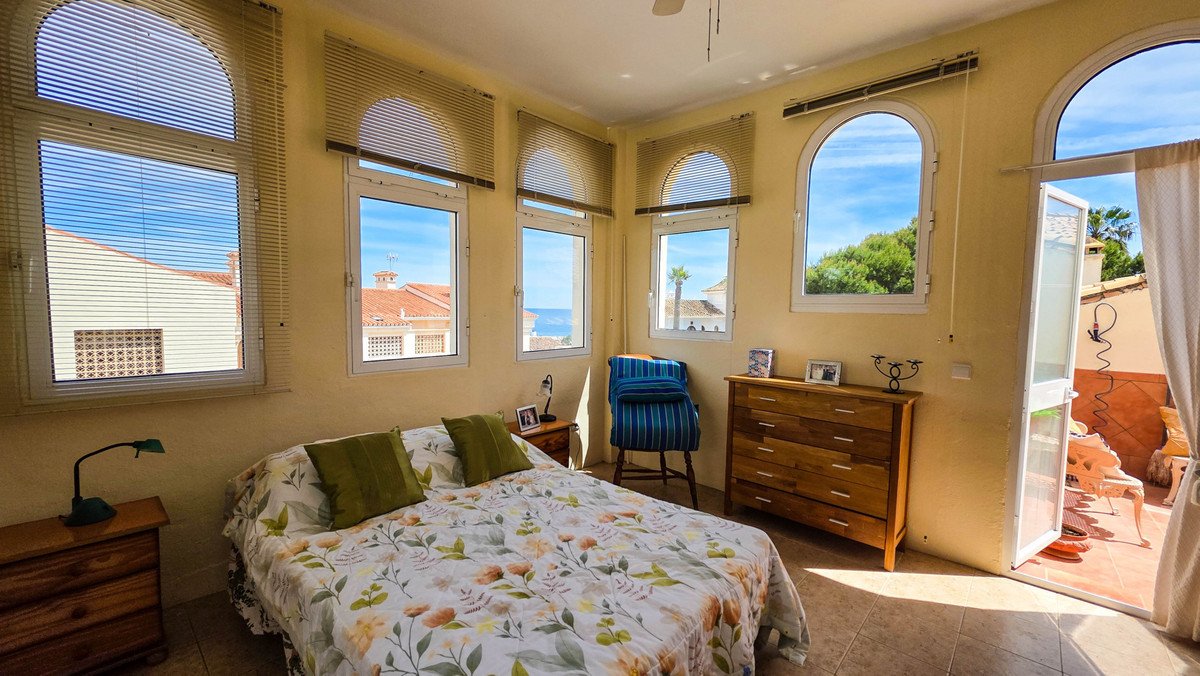 3 Bed Penthouse Duplex in La Duquesa in La Duquesa, 