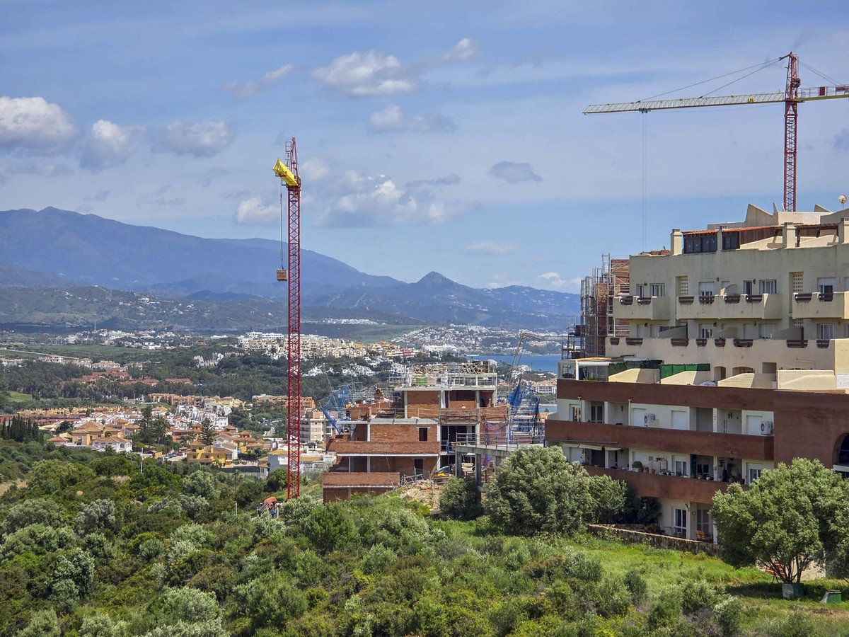 3 Bed Penthouse Duplex in La Duquesa in La Duquesa, 