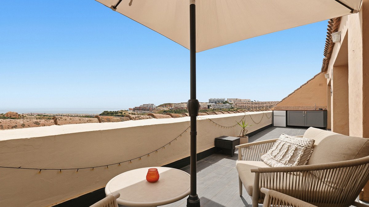 3 Bed Penthouse in La Duquesa in La Duquesa, Penthouse