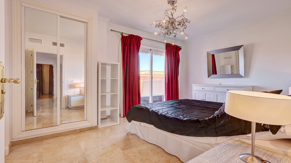 4 Bed بيت مدينة in La Duquesa في La Duquesa, بيت مدينة