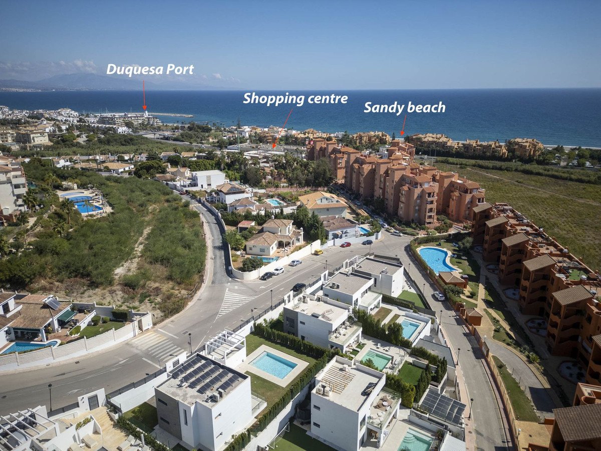 3 Bed Vrijstaande Villa in La Duquesa