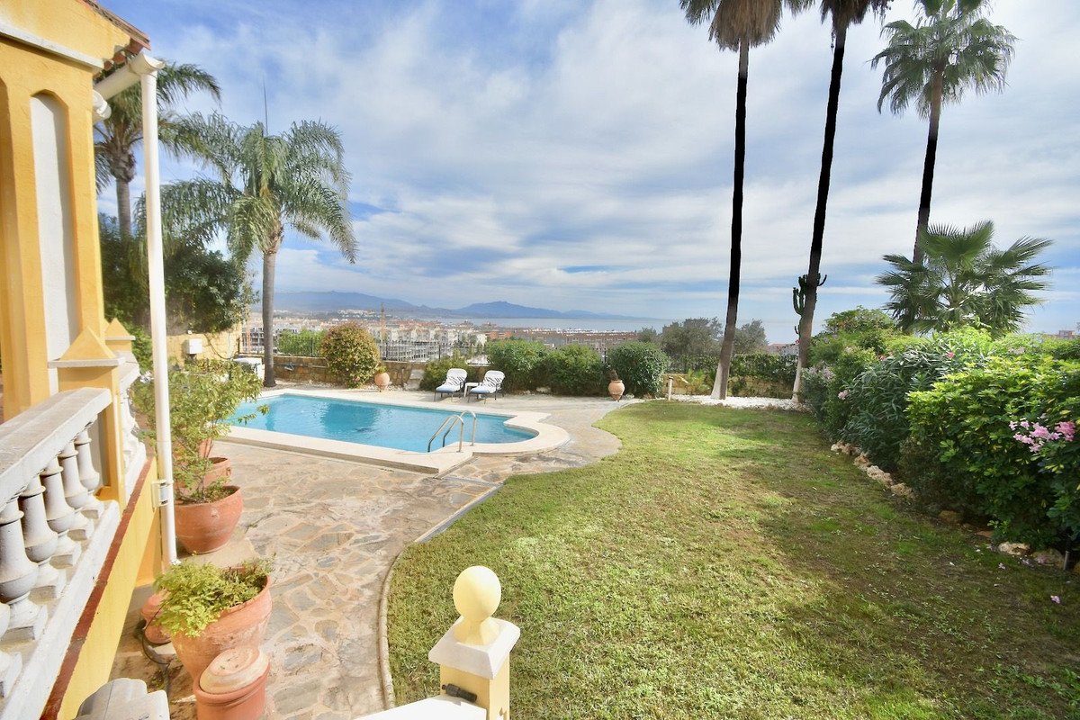 3 Bed Villa independiente in La Duquesa