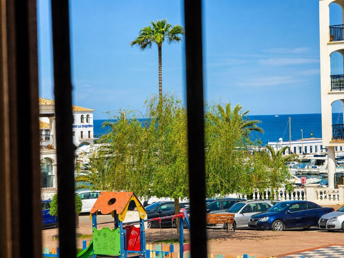 3 Bed Semi-Detached House in La Duquesa in La Duquesa — Semi-Detached House