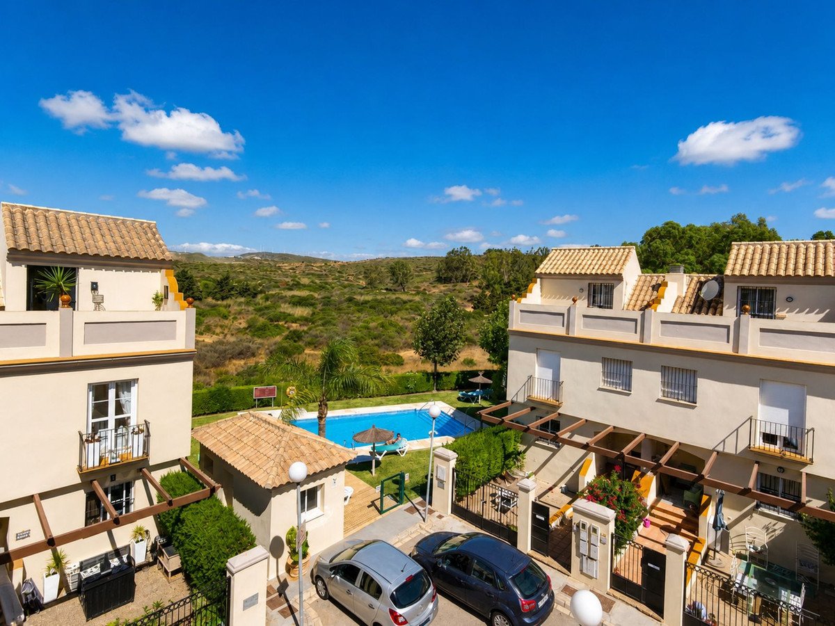 3 Bed Semi-Detached House in La Duquesa in La Duquesa, Semi-Detached House