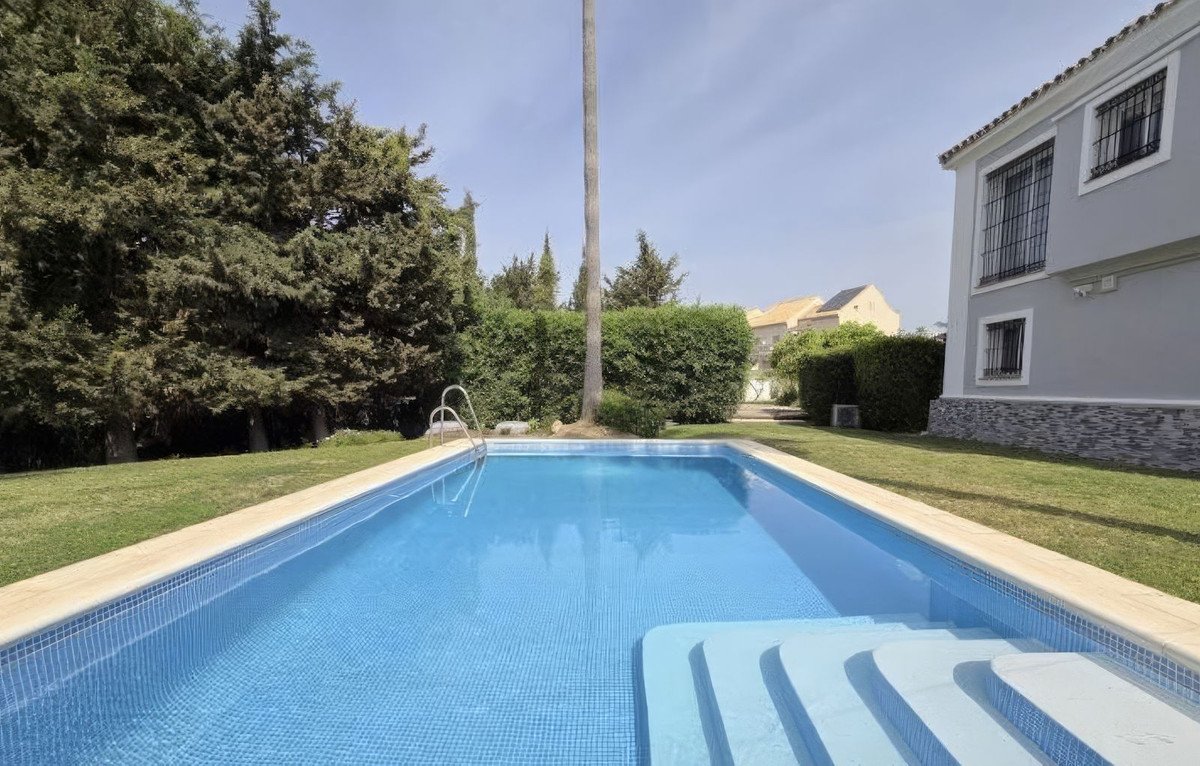 4 Bed فيلا مستقلة in La Duquesa في La Duquesa, فيلا مستقلة