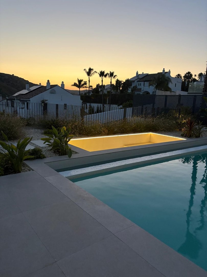 4 Bed Detached Villa in La Duquesa in La Duquesa, Detached Villa