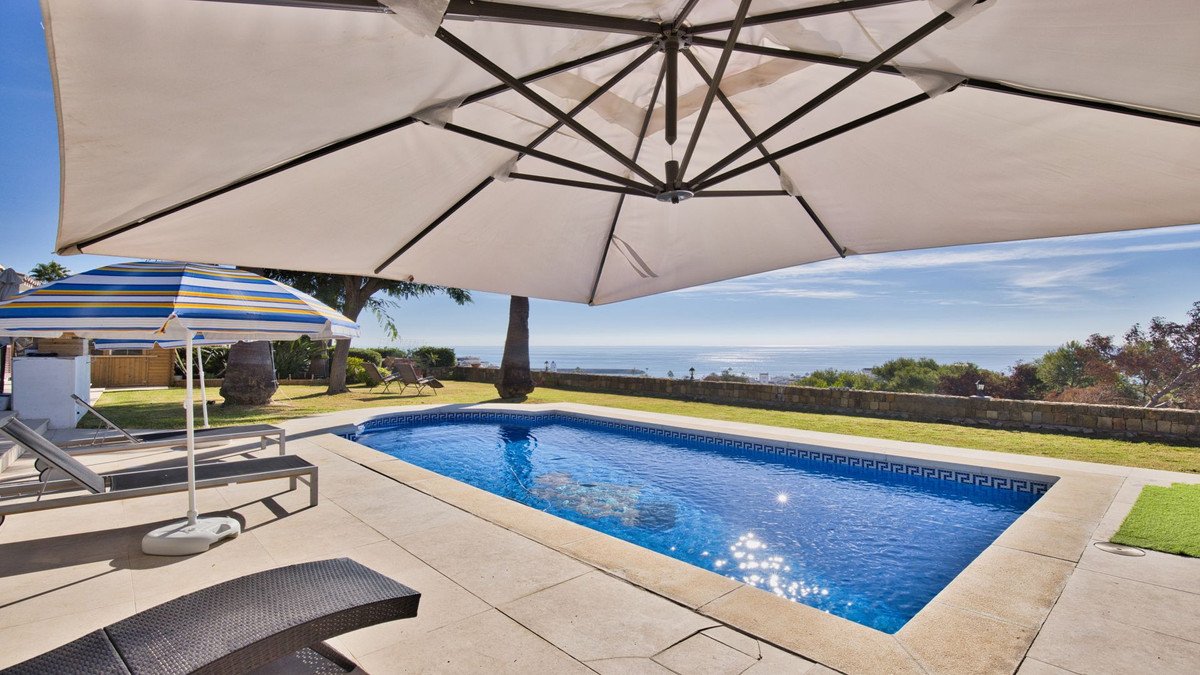 4 Bed Halfvrijstaand Huis in La Duquesa