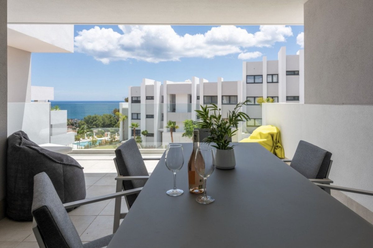 2 Bed Wohnung im Mittelgeschoss in Manilva in Manilva, 