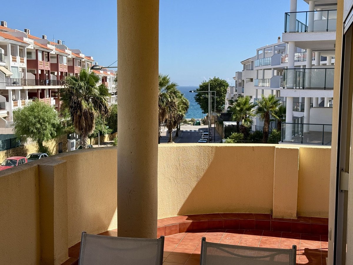 2 Bed شقة في الطابق الأوسط in Manilva في Manilva, شقة