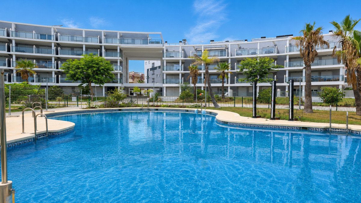 2 Bed Апартамент на среден етаж in Manilva в Manilva, 