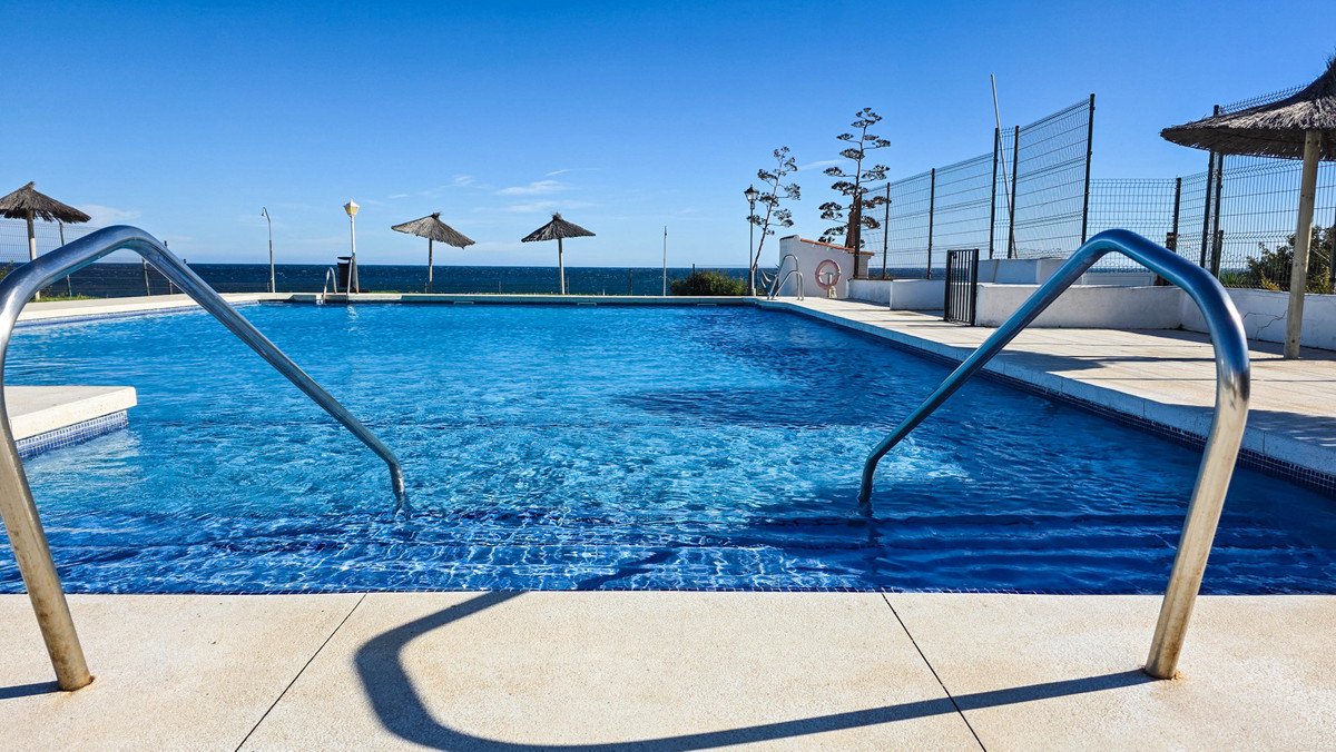 2 Bed بيت مدينة in Manilva في Manilva, تاون هاوس