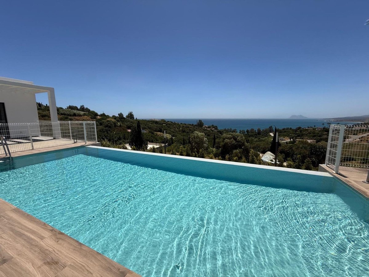 2 Bed Rijtjeshuis in Manilva in Manilva, Rijtjeshuis