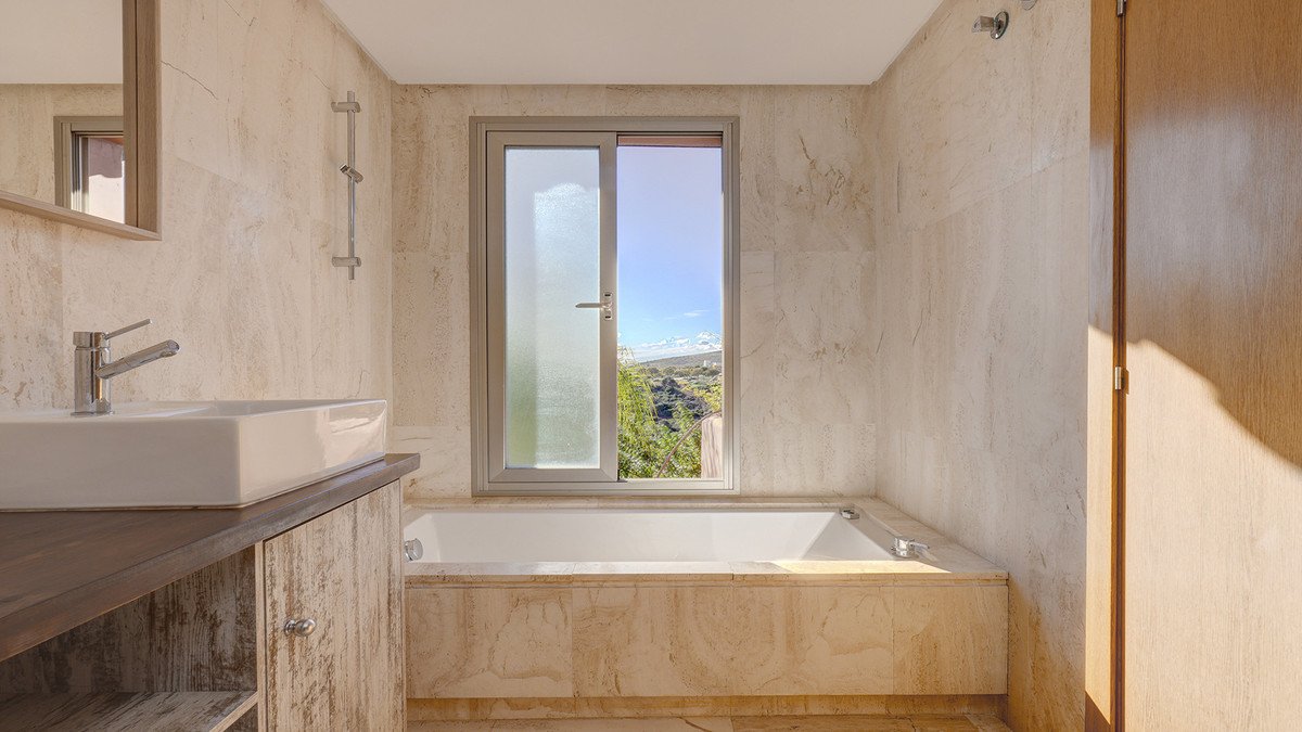 2 Bed بيت مدينة in Manilva في Manilva, تاون هاوس