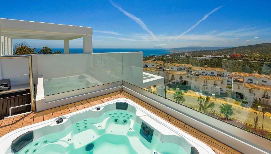 3 Bed بيت مدينة in Manilva في Manilva, تاون هاوس