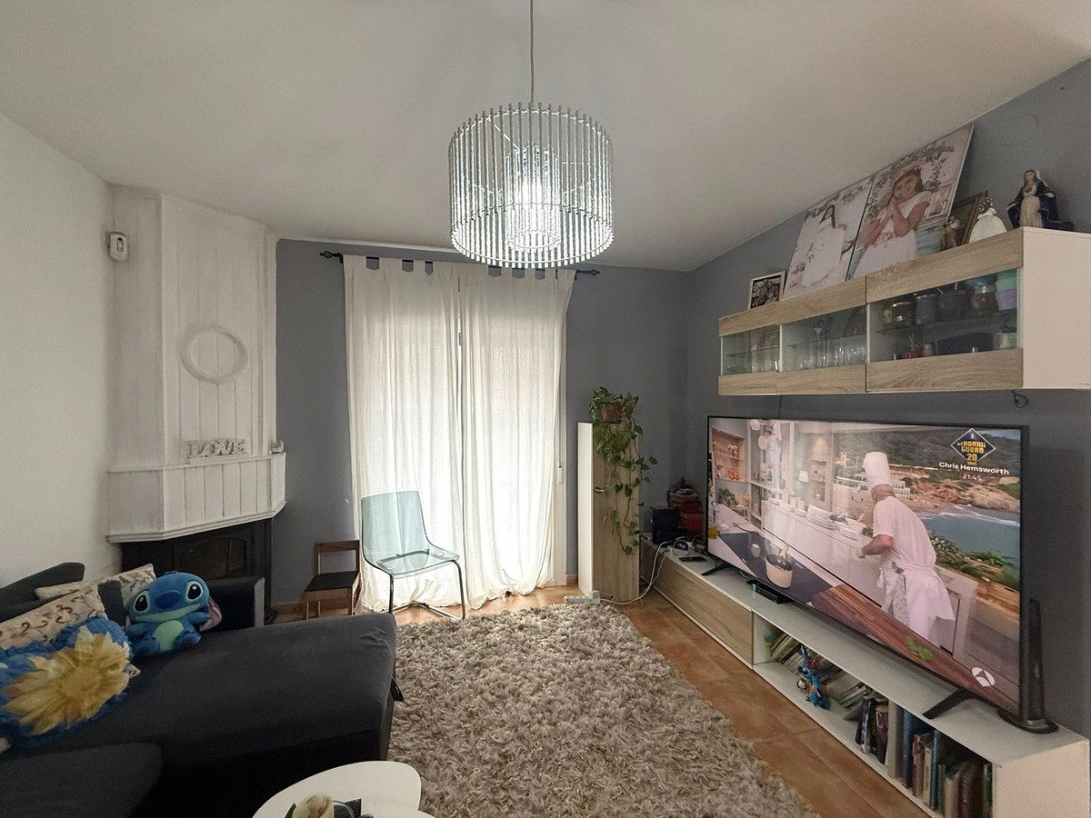 3 Bed Eilinis namas in Manilva Vietovėje Manilva, Miesto Namai