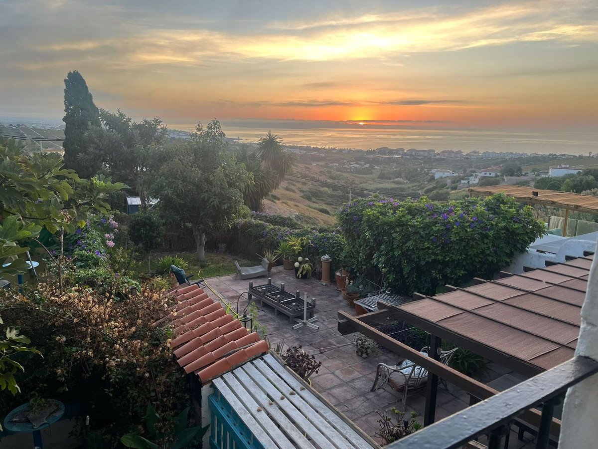 4 Bed Sublokuotas namas in Manilva Vietovėje Manilva, Sublokuotas namas