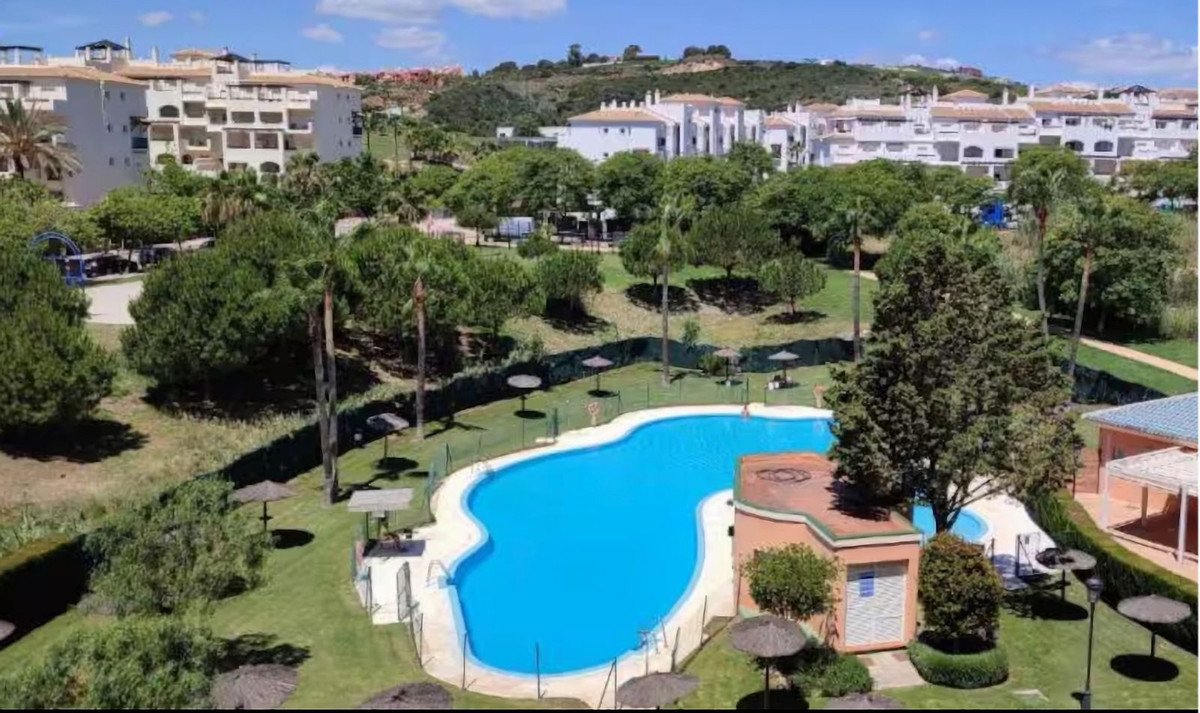 1 Bed شقة في الطابق الأوسط in San Luis de Sabinillas في San Luis de Sabinillas, شقة سكنية
