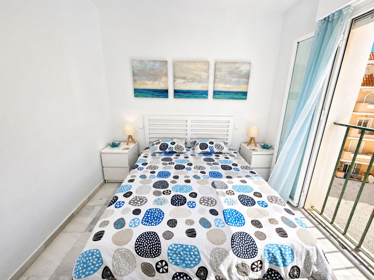 2 Bed شقة في الطابق الأوسط in San Luis de Sabinillas في San Luis de Sabinillas, شقة