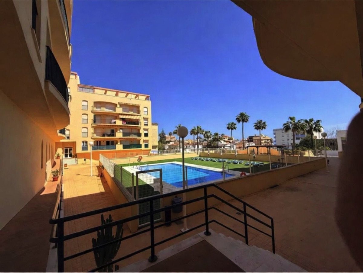 2 Bed Tussenverdieping Appartement in San Luis de Sabinillas in San Luis de Sabinillas, 