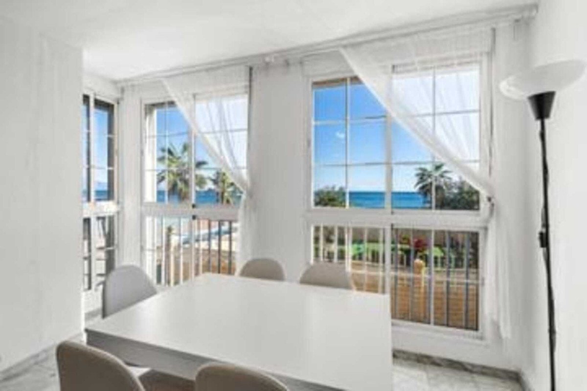 2 Bed شقة في الطابق الأوسط in San Luis de Sabinillas في San Luis de Sabinillas, شقة