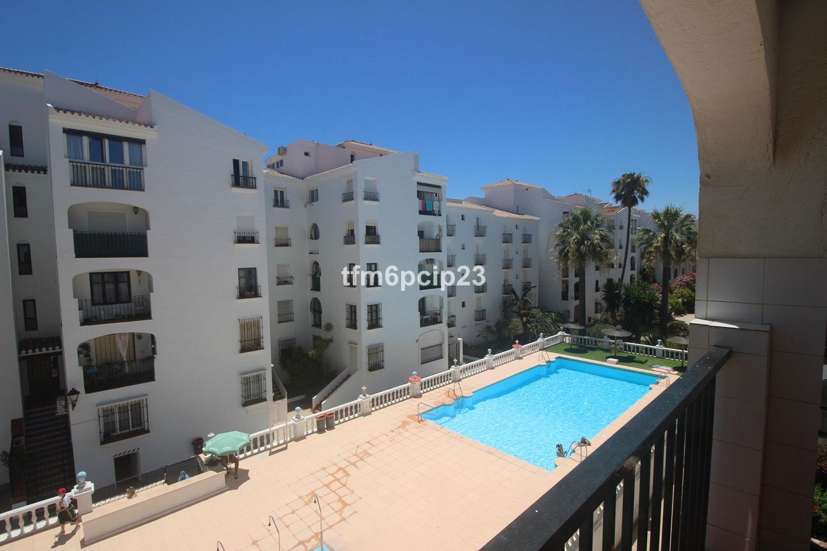 3 Bed Middle Floor Apartment in San Luis de Sabinillas in San Luis de Sabinillas, Apartment