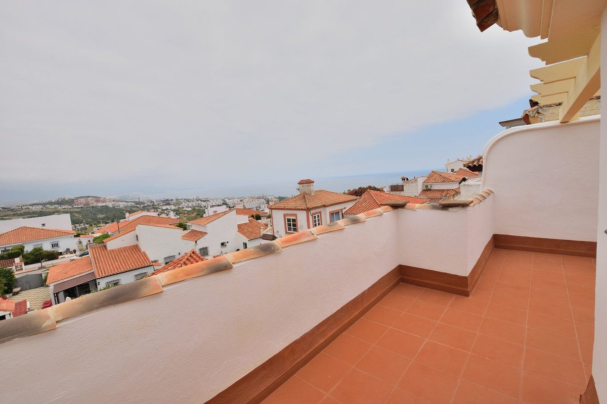 4 Bed Semi-Detached House in San Luis de Sabinillas in San Luis de Sabinillas, Semi-Detached House
