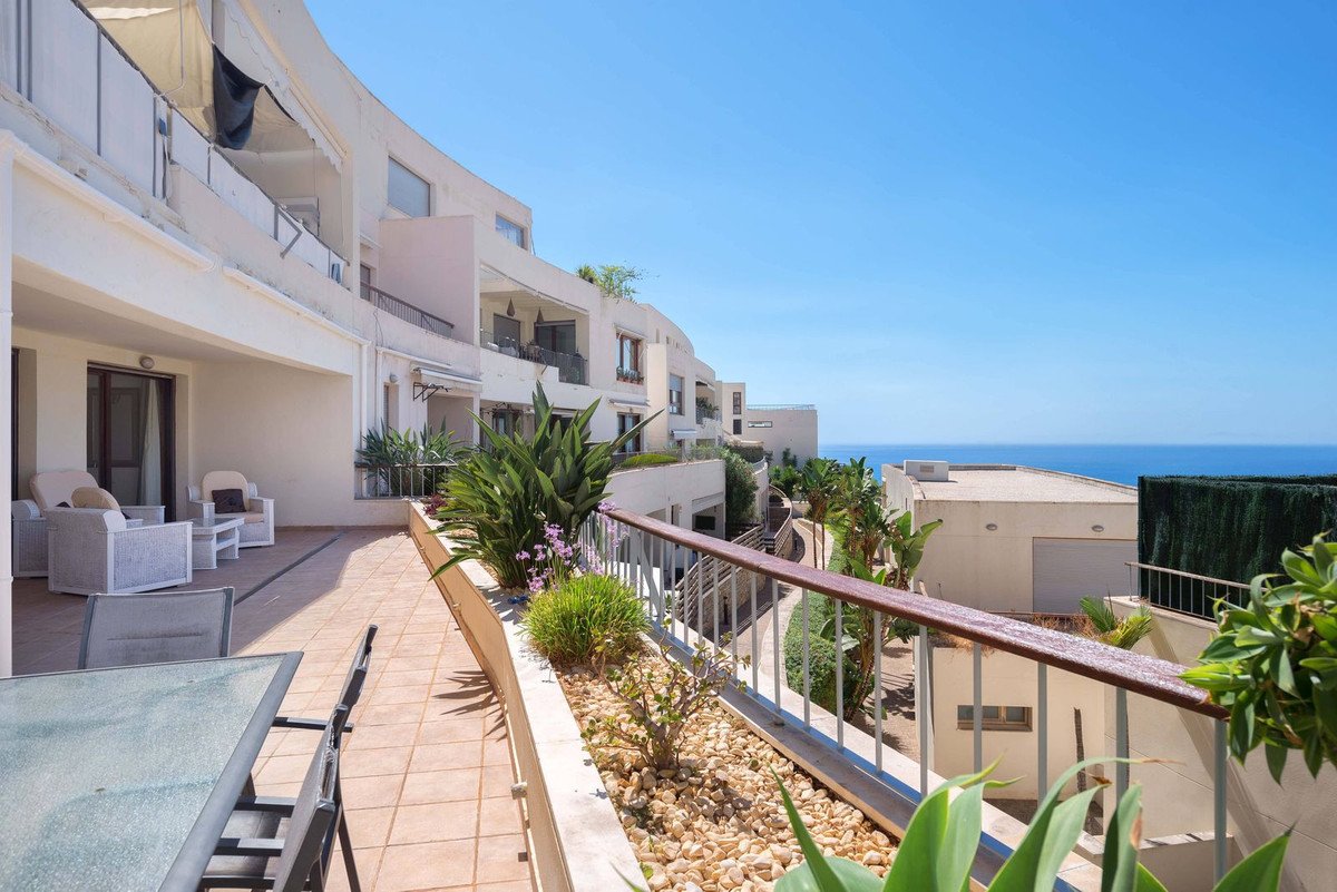 3 Bed شقة في الطابق الأرضي in Altos de los Monteros في Altos de los Monteros, شقة