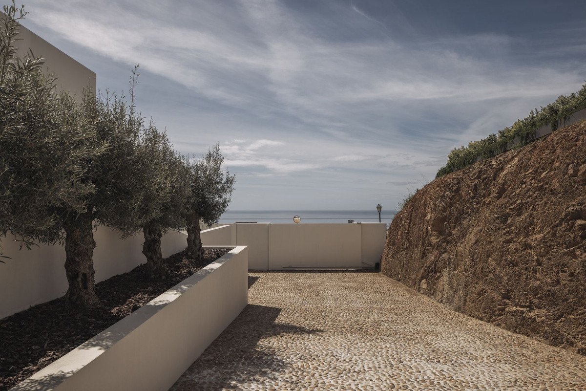 6 Bed Freistehende Villa in Altos de los Monteros