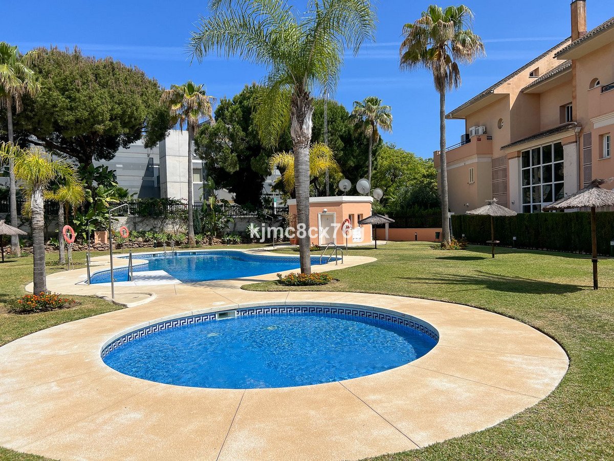 2 Bed Διαμέρισμα μεσαίου ορόφου in Marbella σε Marbella, Διαμέρισμα