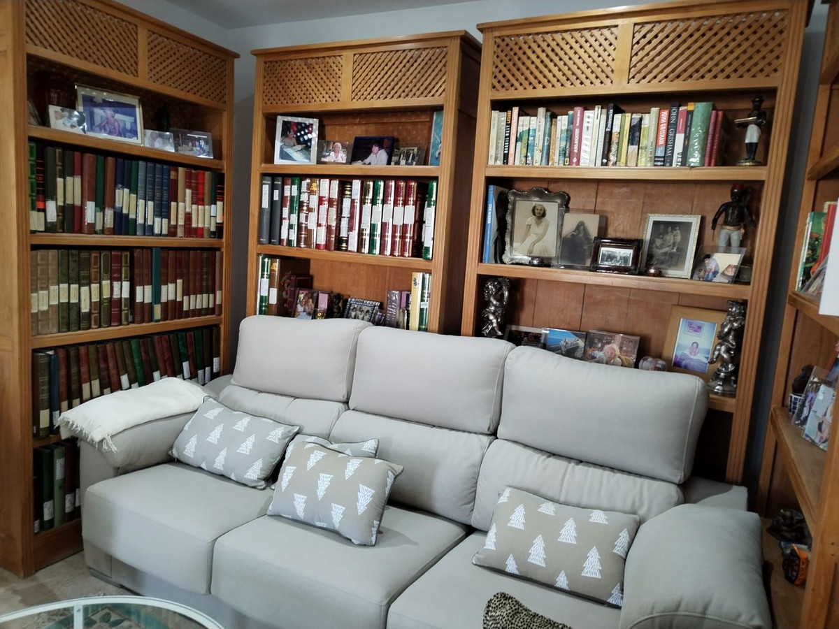 3 Bed Διαμέρισμα μεσαίου ορόφου in Marbella σε Marbella, 