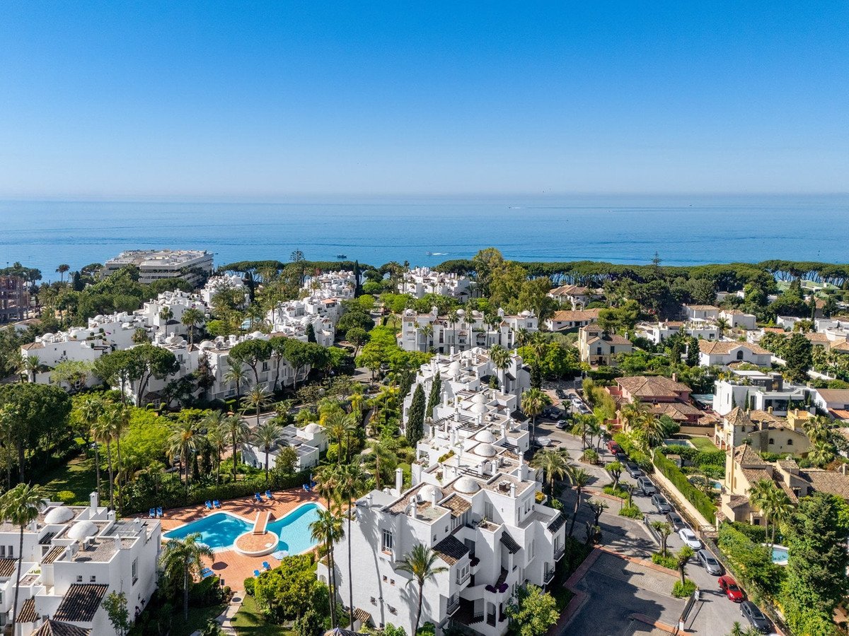 4 Bed Middle Floor Apartment in Marbella in Marbella, Apartment