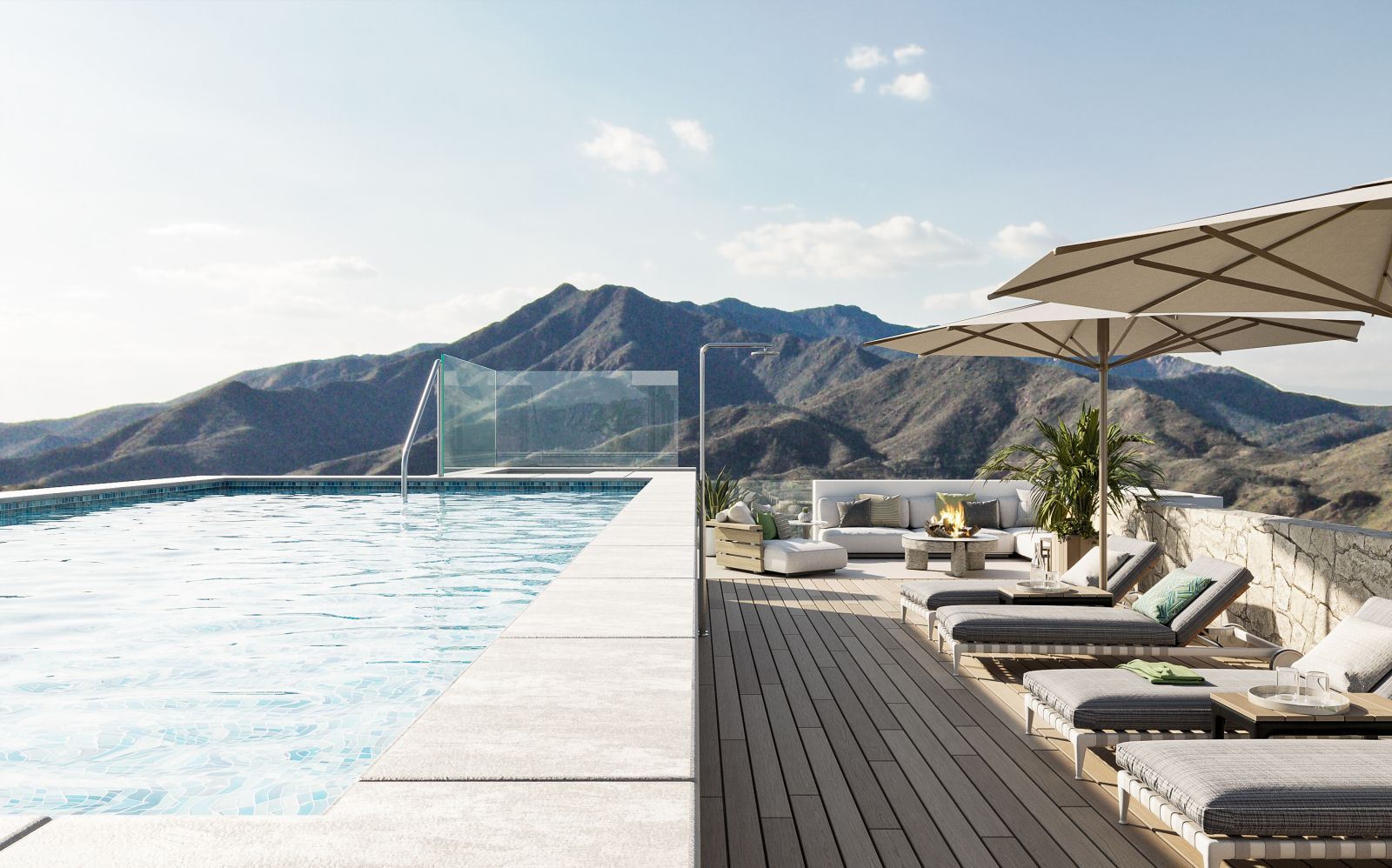 Luxe terras met zwembad en uitzicht op de bergen in Marbella.