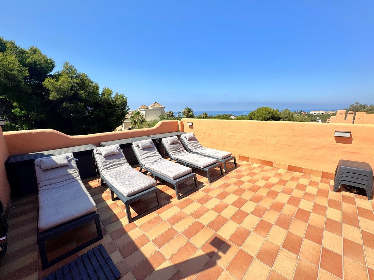 5 Bed بيت مدينة in Artola في Artola, تاون هاوس