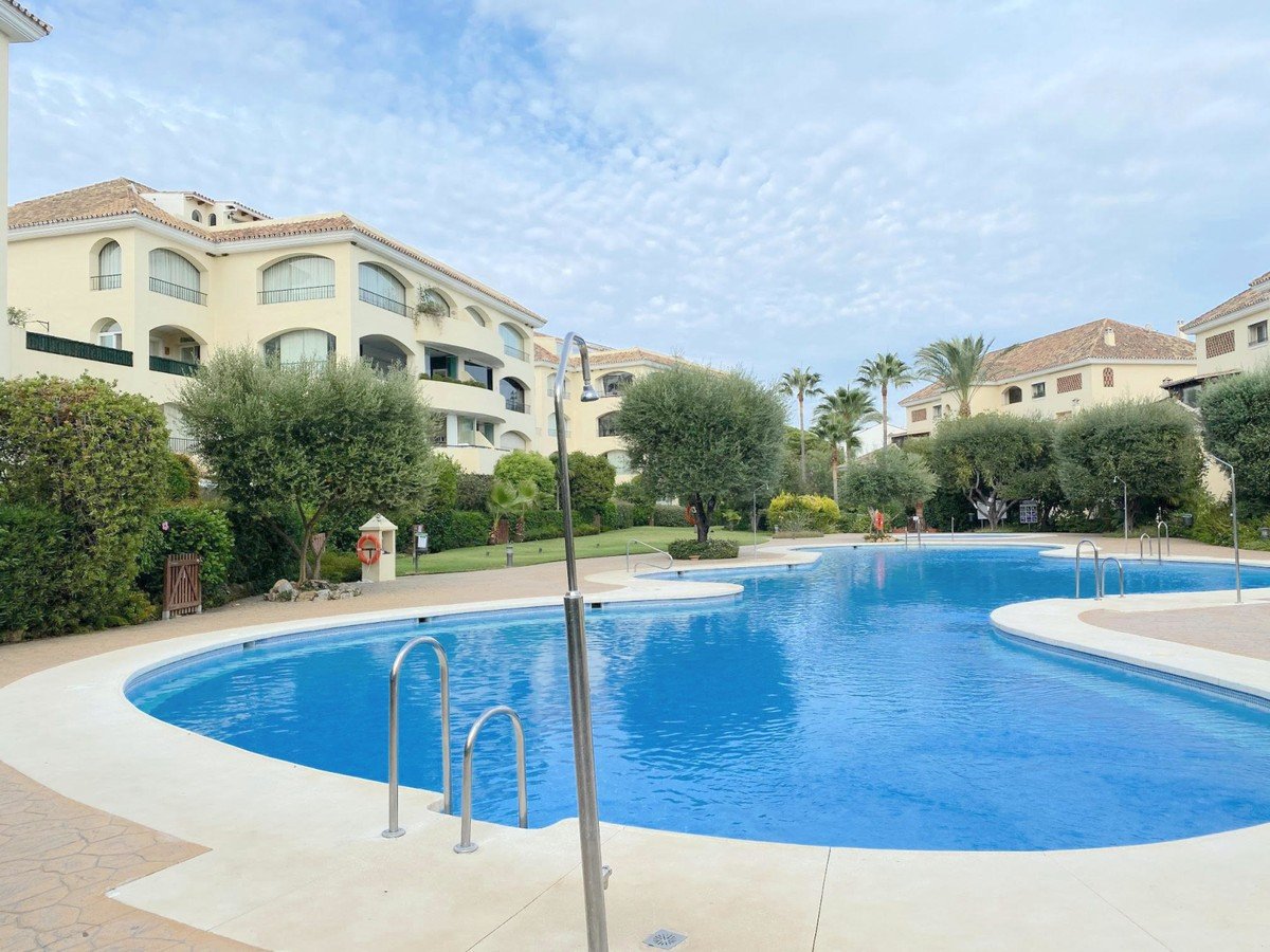 2 Bed Pohjakerroksen huoneisto in Bahía de Marbella