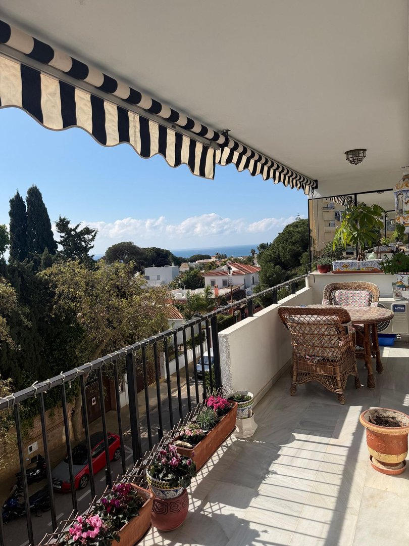 1 Bed Middle Floor Apartment in Marbella in Marbella, 