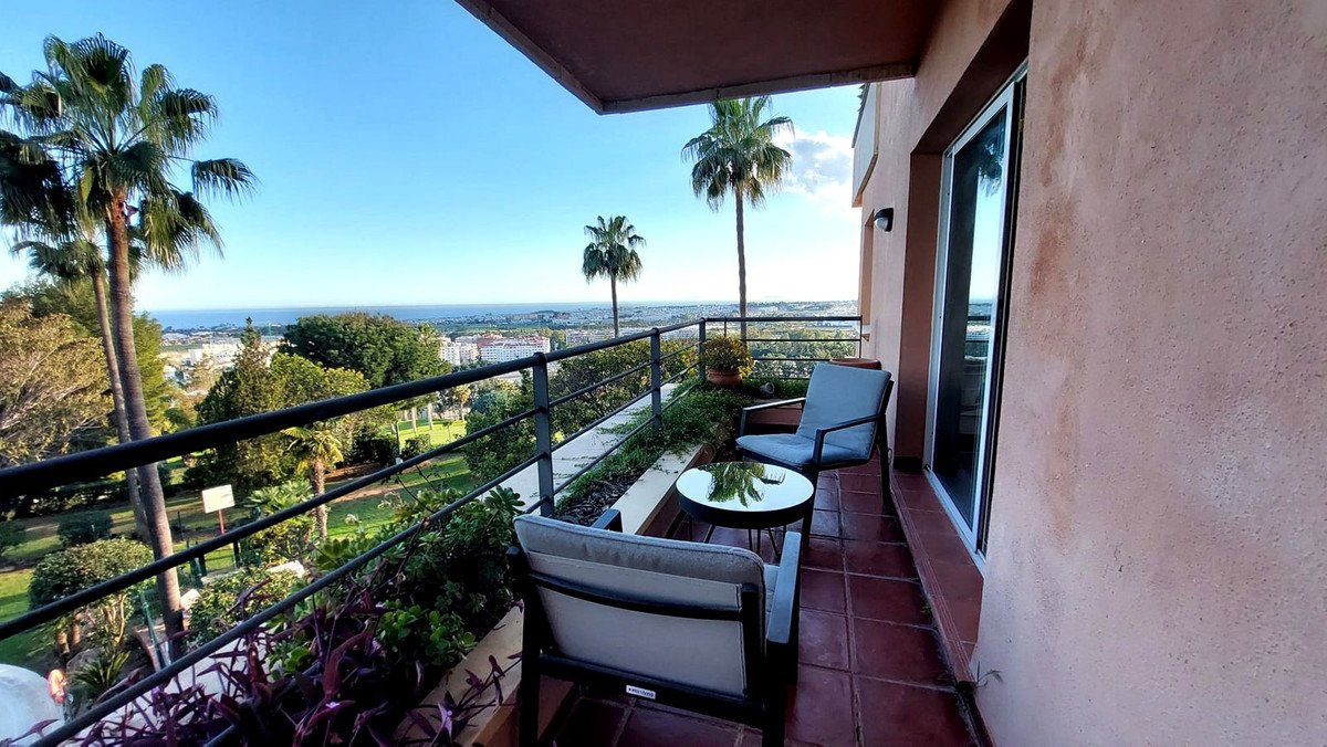 4 Bed Middle Floor Apartment in Marbella in Marbella, 